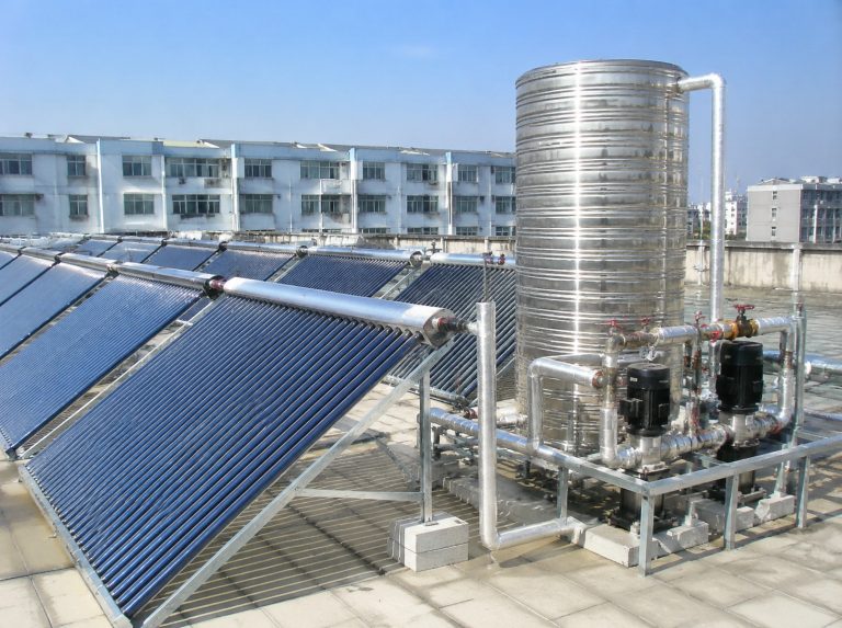 鄱阳县商用大容量真空管太阳能热水系统